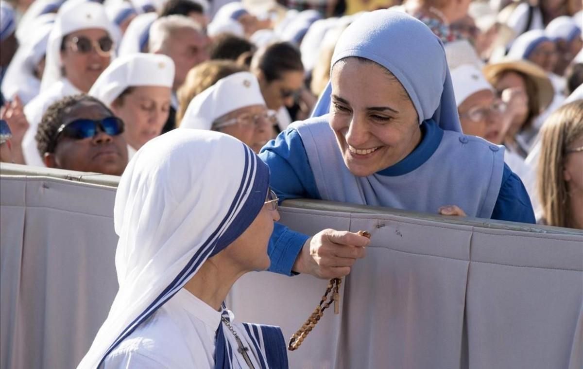 Misioneras de la Caridad el sábado pasado en el Vaticano, donde el domingo fue proclamada santa la madre Teresa de Calcuta. Misioneras de la Caridad el sábado pasado en el Vaticano, donde el domingo fue proclamada santa la madre Teresa de Calcuta.
