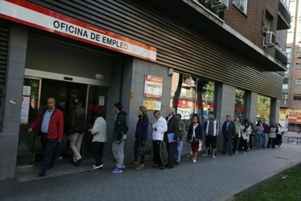 Cola en la oficina del Inem del barrio madrileño de Arganzuela. Cola en la oficina del Inem del barrio madrileño de Arganzuela.