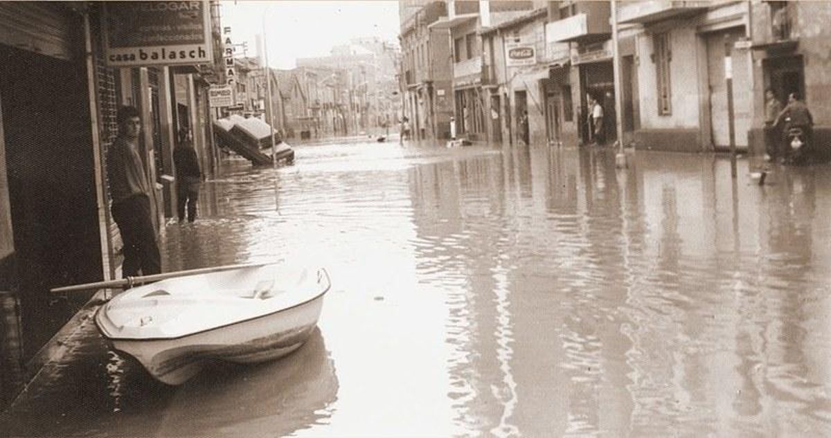 Fotografia de la muestra ’La memòria del fang’, sobre las inundaciones de 1971 en Cornellà Fotografia de la muestra ’La memòria del fang’, sobre las inundaciones de 1971 en Cornellà