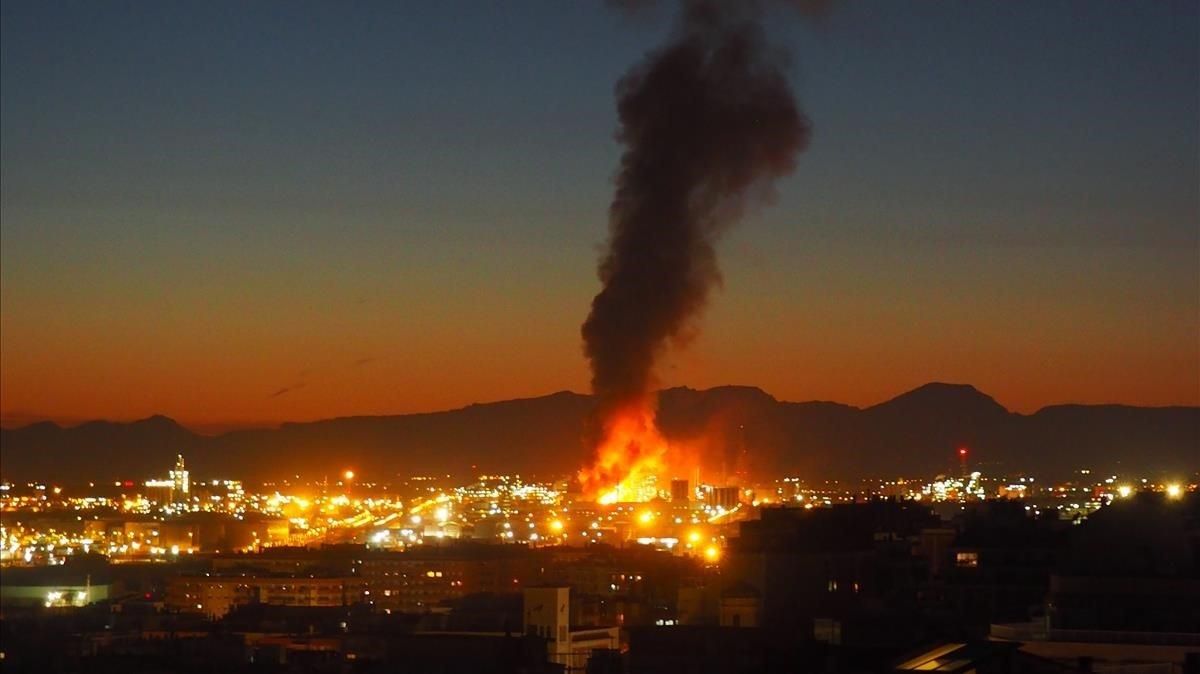 Incendio en la petroquímica de Tarragona, el 14 de enero. Incendio en la petroquímica de Tarragona, el 14 de enero.