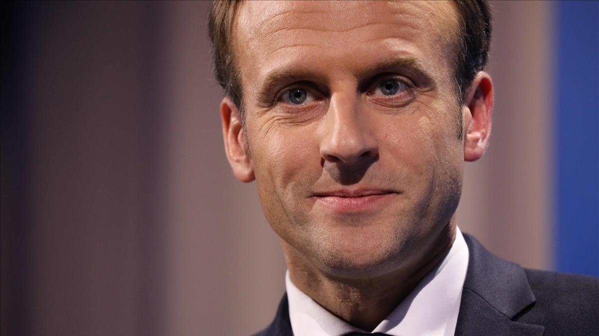 Emmanuel Macron fagocita la dreta a França