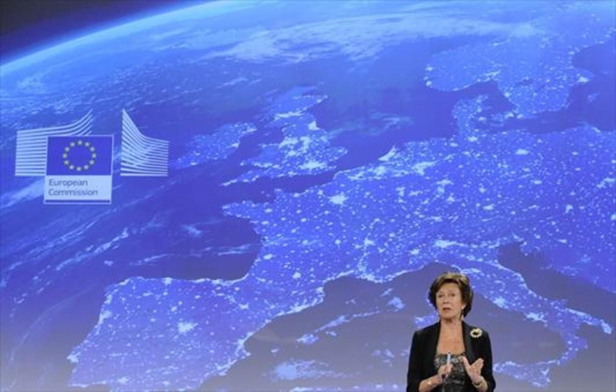 Imagen de archivo de Neelie Kroes, durante una conferencia de prensa, cuando era comisaria europea. Imagen de archivo de Neelie Kroes, durante una conferencia de prensa, cuando era comisaria europea.