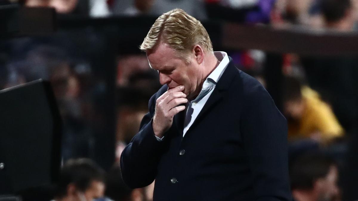 Koeman, preocupado en el partido ante el Rayo Vallecano. Koeman, preocupado en el partido ante el Rayo Vallecano.