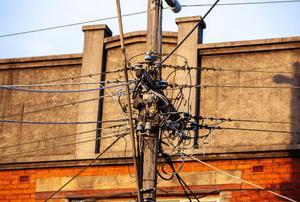 La ley de telecomunicaciones pondrá freno al impacto visual de los cables en las fachadas