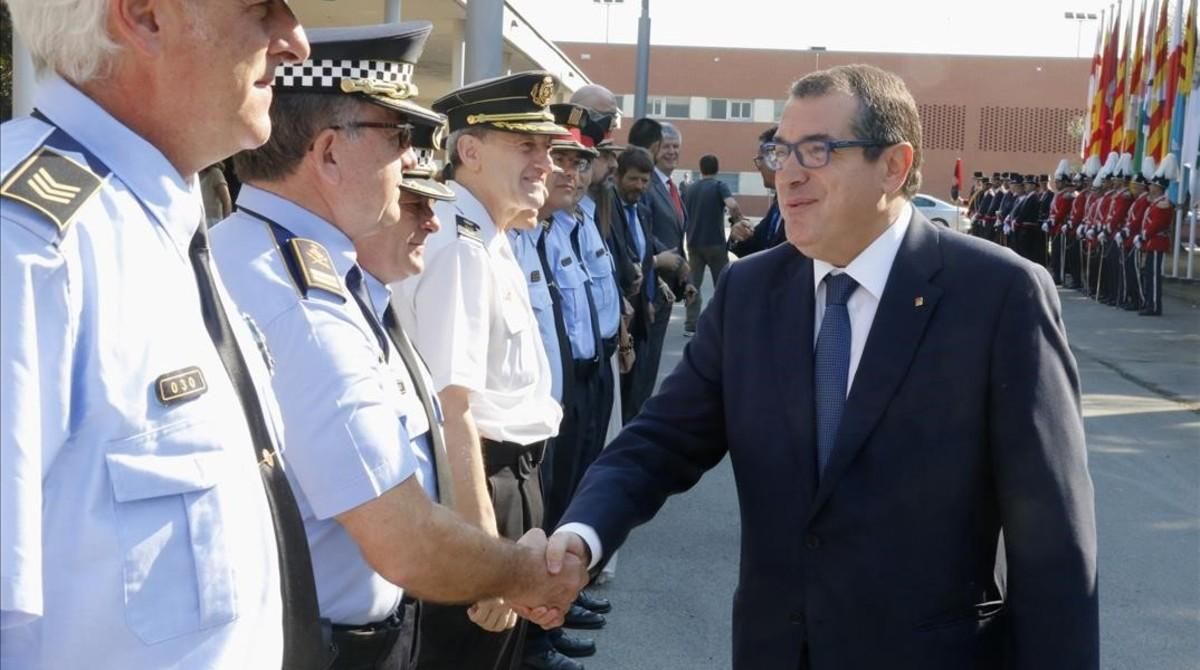 El ’conseller’ de Interior, Jordi Jané, en la Escola de Policia de Mollet del Vallès (Barcelona). El ’conseller’ de Interior, Jordi Jané, en la Escola de Policia de Mollet del Vallès (Barcelona).