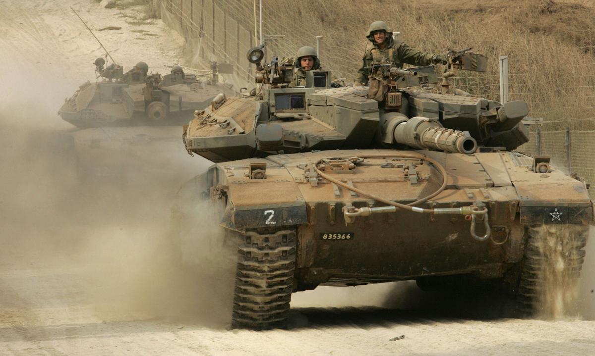 Tanque israelí durante la ofensiva en el Líbano en 2006