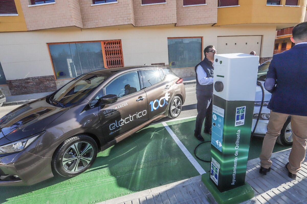 Nueva ley para flexibilizar la carga de coches eléctricos en gasolineras