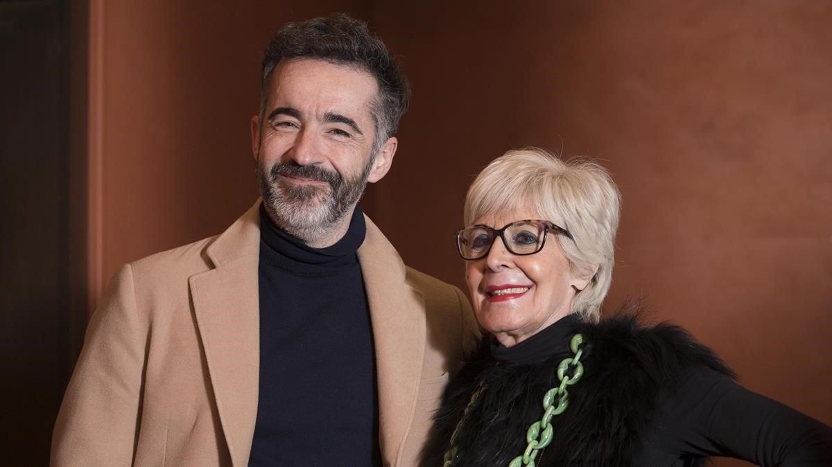 Concha Velasco posa con Pepe Ocio, su mánager en la comedia ’El Funeral’. Concha Velasco posa con Pepe Ocio, su mánager en la comedia ’El Funeral’.