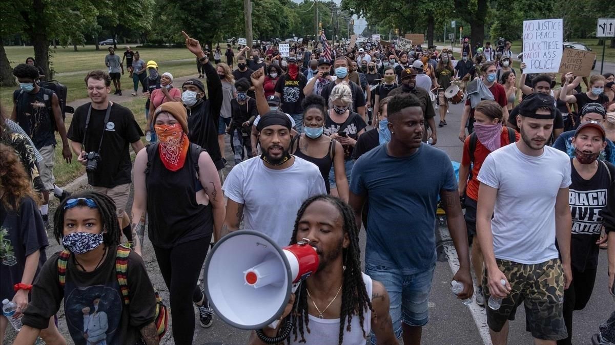Protestas, el pasado viernes en Detroit, contra la brutalidad de la policía estadounidense, desatadas por la muerte de George Floyd. Protestas, el pasado viernes en Detroit, contra la brutalidad de la policía estadounidense, desatadas por la muerte de George Floyd.