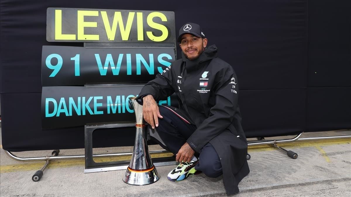 Hamilton, tras lograr su victoria número 91, igualado a Michael Schumacher. Hamilton, tras lograr su victoria número 91, igualado a Michael Schumacher.
