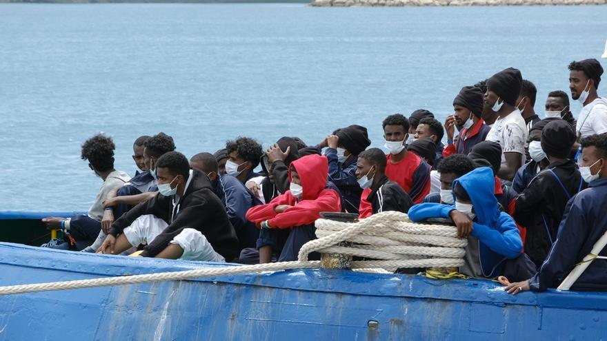 La politica migratoria italiana si è bloccata dopo un afflusso di oltre 100.000 migranti in sette mesi.