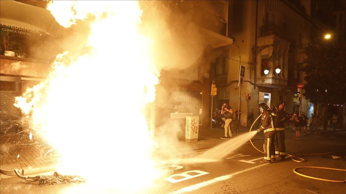 Dos detinguts per cremar un contenidor en la protesta dels CDR en la Diada