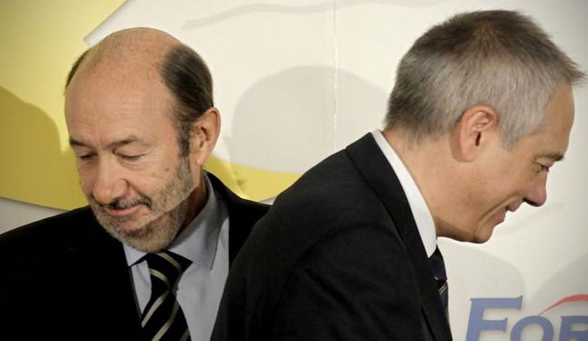 Alfredo Pérez Rubalcaba y Pere Navarro, el pasado octubre, durante un desayuno informativo en Madrid. Alfredo Pérez Rubalcaba y Pere Navarro, el pasado octubre, durante un desayuno informativo en Madrid.