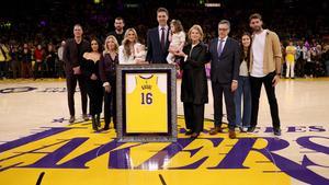 Pau Gasol, en la ceremonia de retirada del 16 de los Lakers: “Seguiré dedicando mi vida a marcar una diferencia”