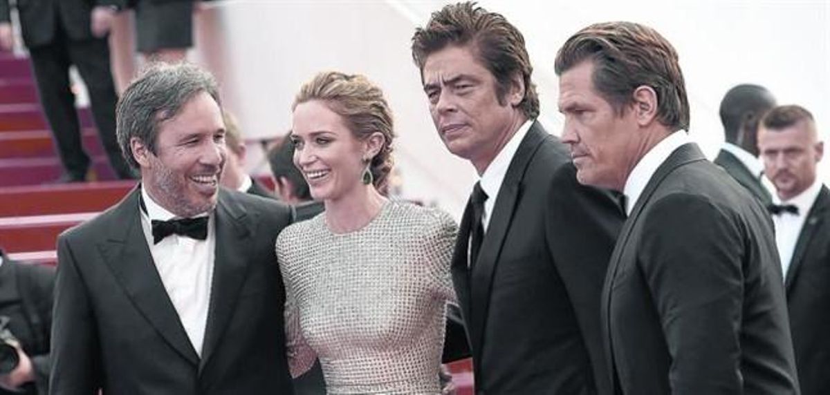 De izquierda a derecha, Denis Villeneuve, Emily Blunt, Benicio del Toro y Josh Brolin, ayer en Cannes. De izquierda a derecha, Denis Villeneuve, Emily Blunt, Benicio del Toro y Josh Brolin, ayer en Cannes.