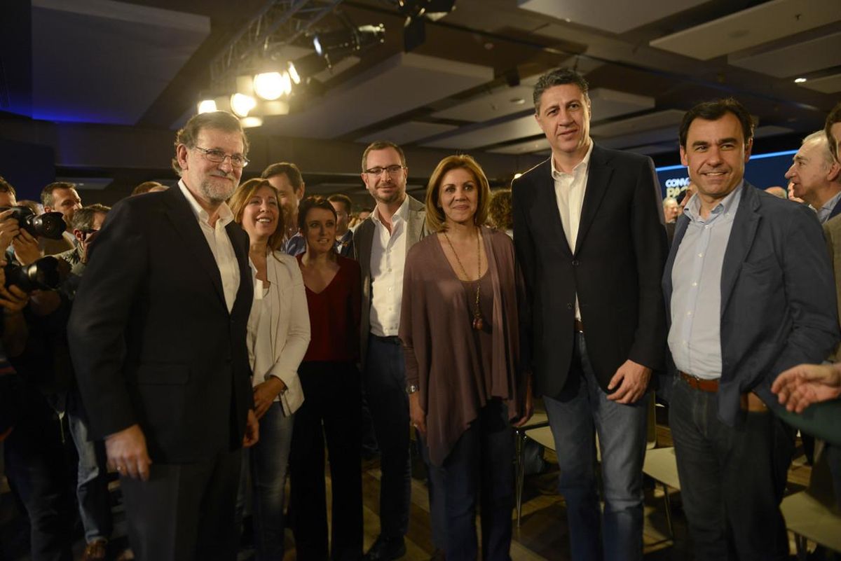 Clausura de la convención del PP celebrada en Barcelona. De izquierda a derecha, Mariano Rajoy, Alicia Sánchez Camacho, Andrea Levy, Javier Maroto, María Dolores de Cospedal, Xavier Garcia Albiol y Fernando Martínez Maíllo. Clausura de la convención del PP celebrada en Barcelona. De izquierda a derecha, Mariano Rajoy, Alicia Sánchez Camacho, Andrea Levy, Javier Maroto, María Dolores de Cospedal, Xavier Garcia Albiol y Fernando Martínez Maíllo.