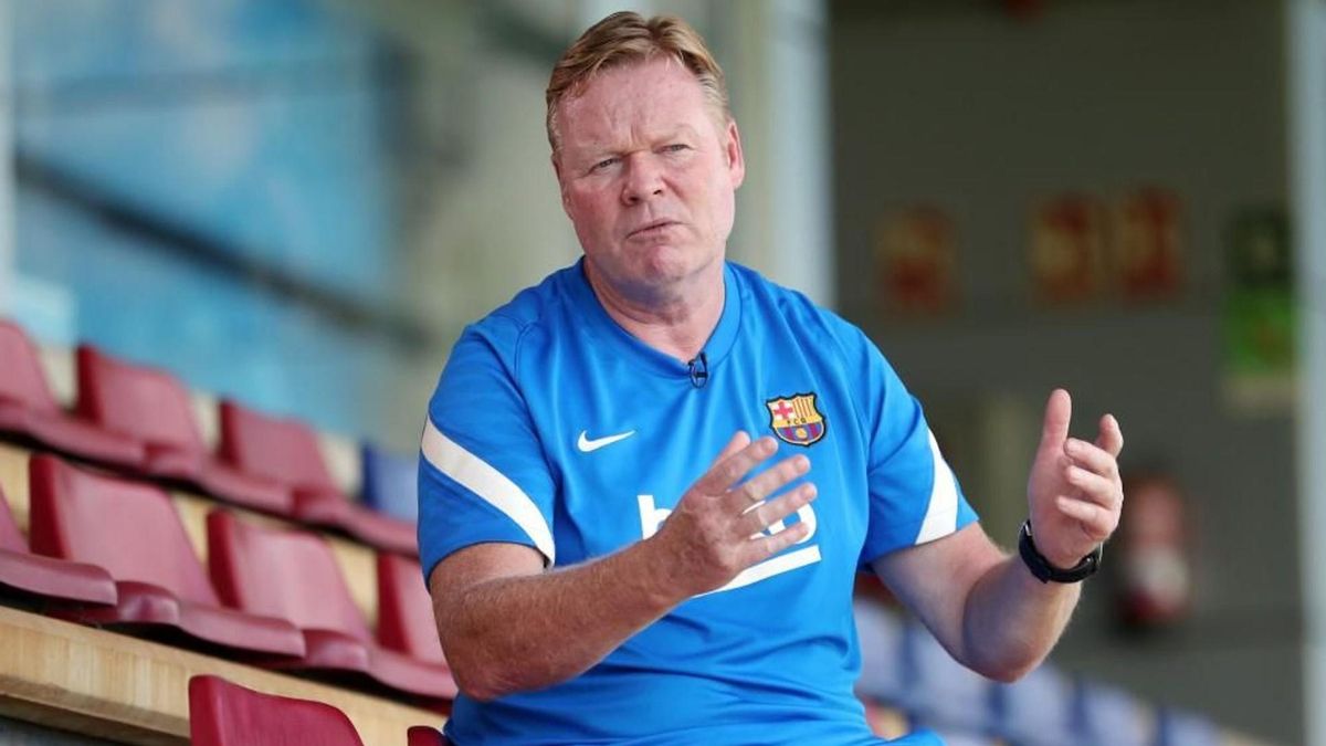 Koeman, sentado en la grada del campo número 1 de la ciudad deportiva azulgrana. Koeman, sentado en la grada del campo número 1 de la ciudad deportiva azulgrana.
