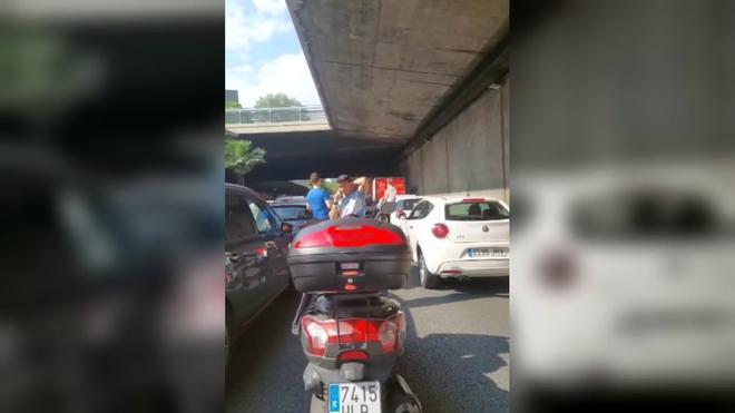 Caos de tráfico en la Ronda de Dalt, a causa de un accidente