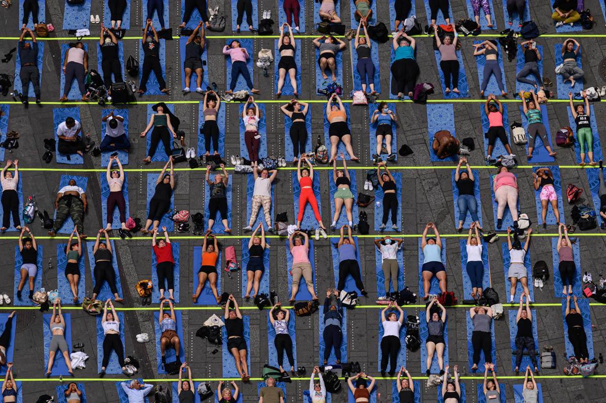 Yoga en Times Square, Nueva York