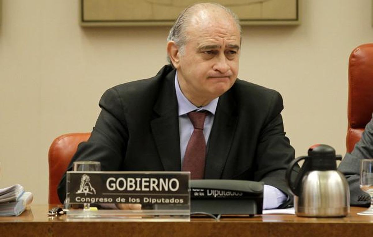 El ministro del Interior, Jorge Fernández Díaz, durante la comisión de Interior del Congreso, este martes. El ministro del Interior, Jorge Fernández Díaz, durante la comisión de Interior del Congreso, este martes.