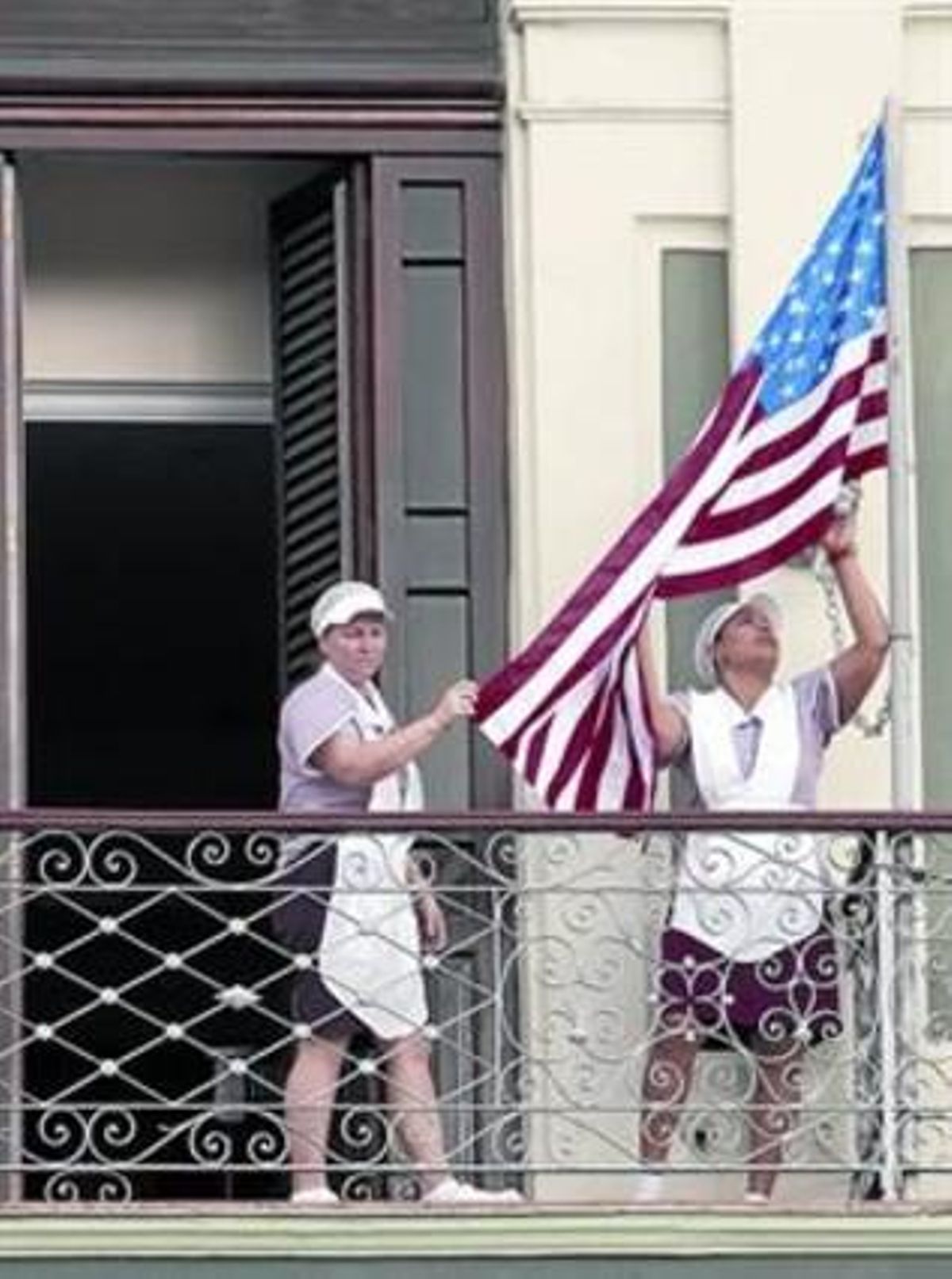 Bandera de EEUU en un hotel donde se han alojado un grupo de senadores de Washington. Bandera de EEUU en un hotel donde se han alojado un grupo de senadores de Washington.