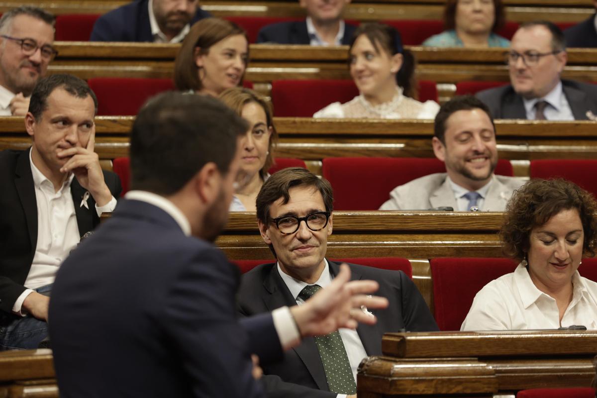 Salvador Illa y Pere Aragonès, durante un debate en el Parlament
