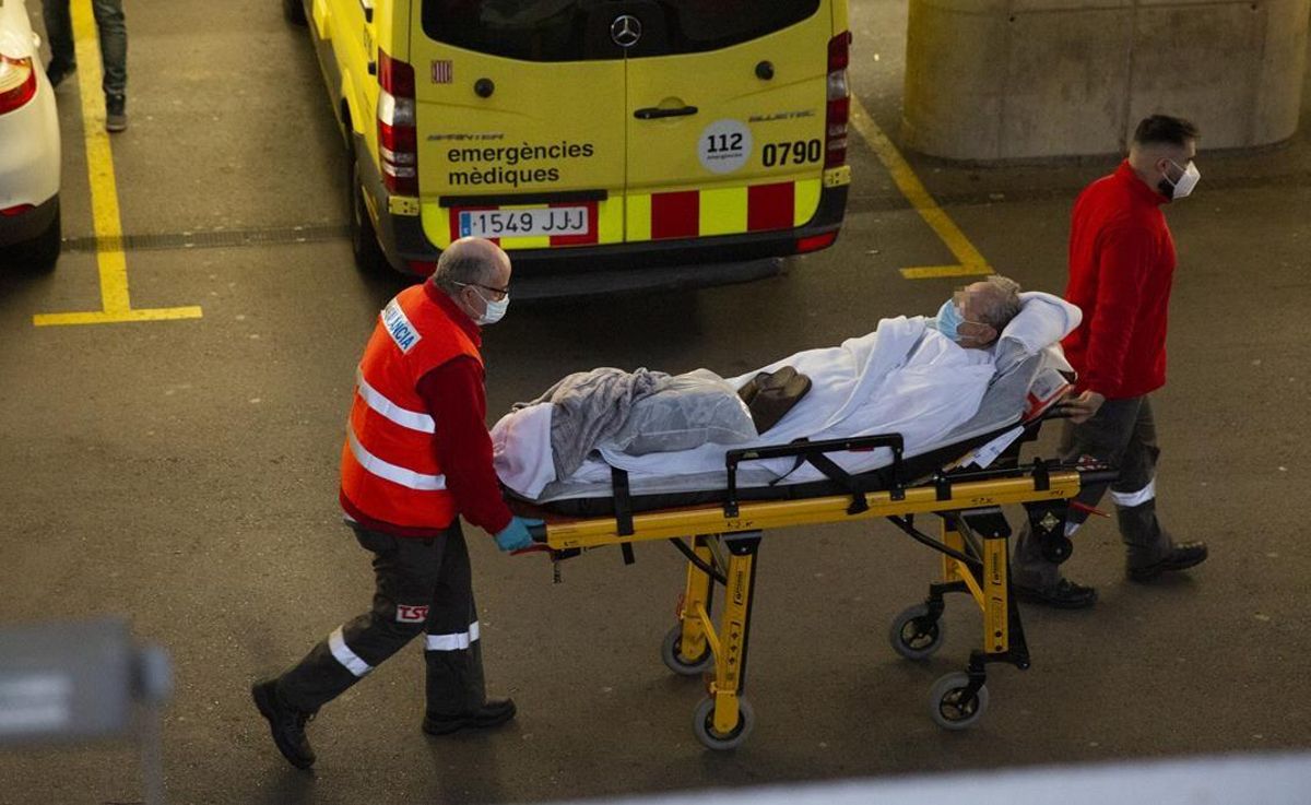 Entrada de enfermos en el Hospital del Mar de Barcelona. Entrada de enfermos en el Hospital del Mar de Barcelona.