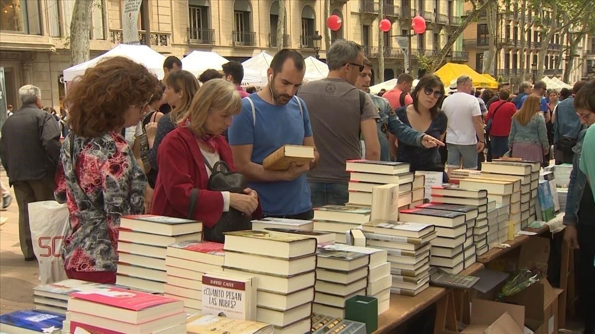 Una jornada de Sant Jordi en las Ramblas de Barcelona. Una jornada de Sant Jordi en las Ramblas de Barcelona.