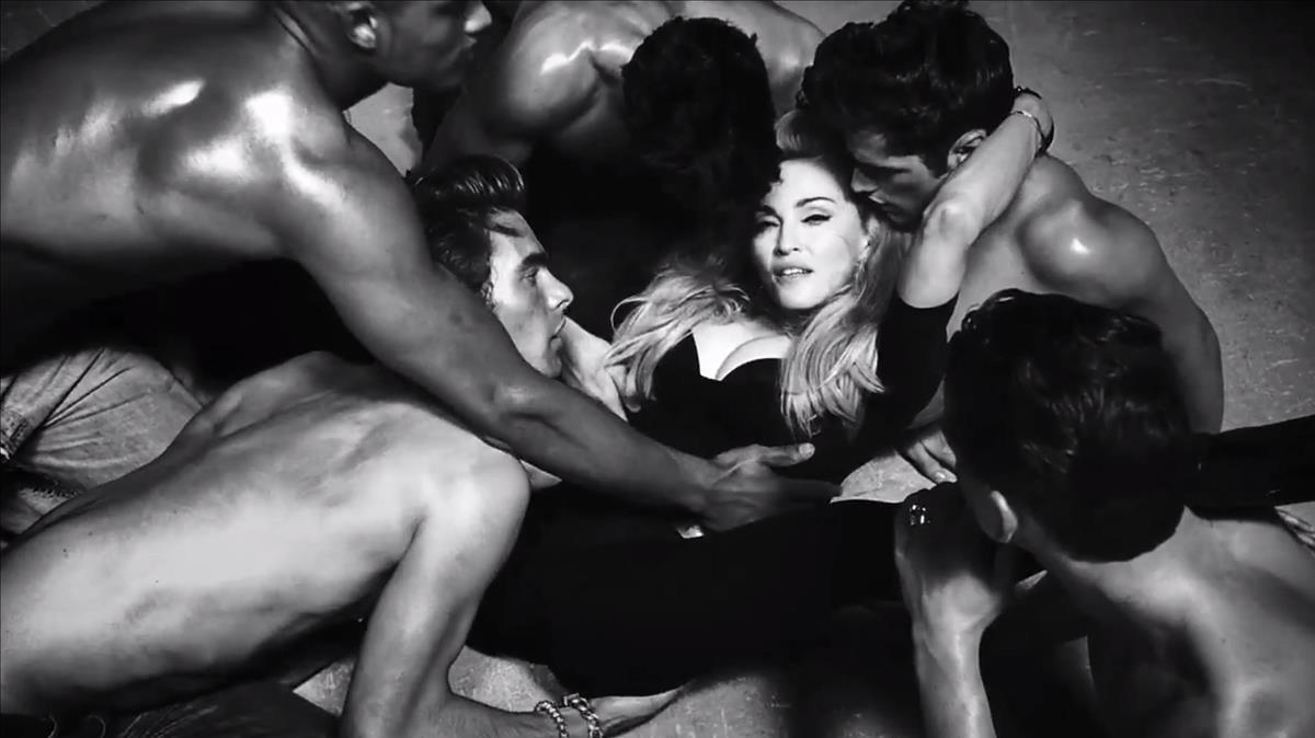 Madonna, en una escena de la provocativa ’Girl gone wild’.