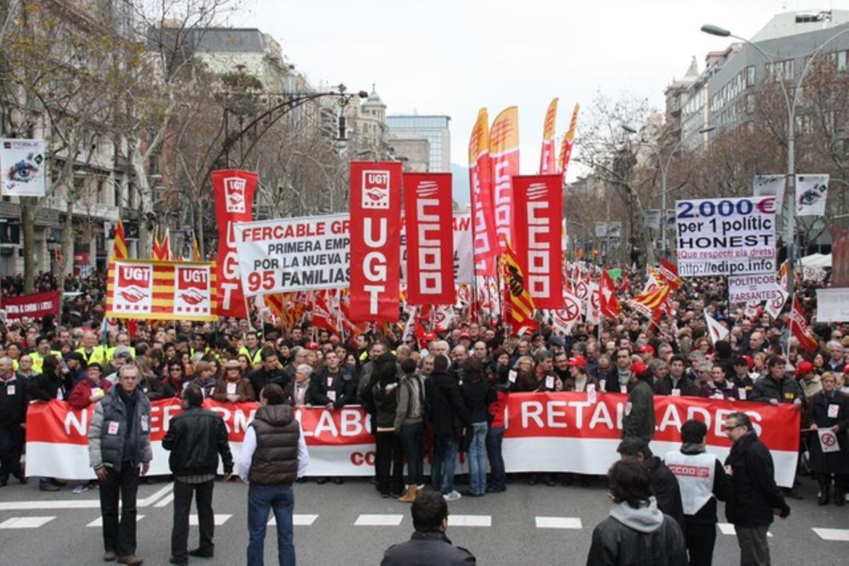 Cabecera de la manifestación en Barcelona contra la reforma laboral del Gobierno de Rajoy.