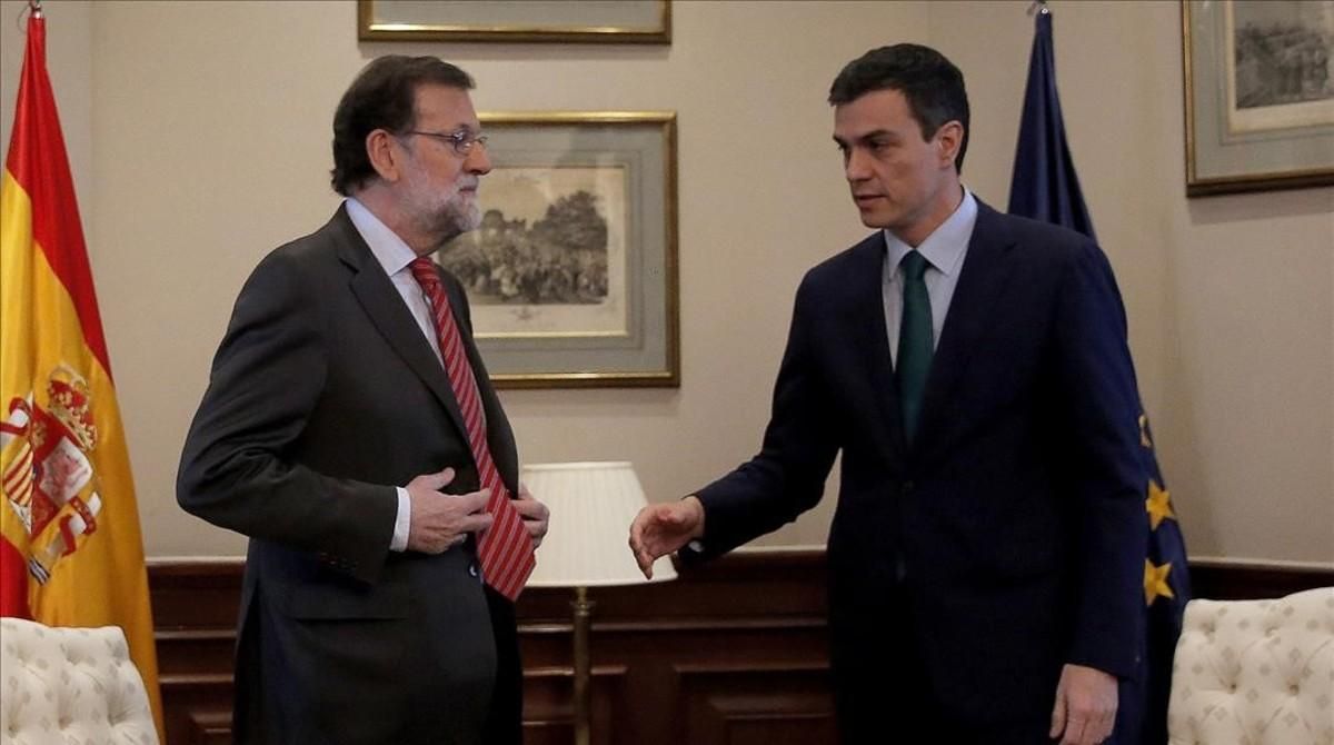 Rajoy y Sánchez, al inicio de la tensa reunión que mantuvieron el pasado 12 de febrero. Rajoy y Sánchez, al inicio de la tensa reunión que mantuvieron el pasado 12 de febrero.
