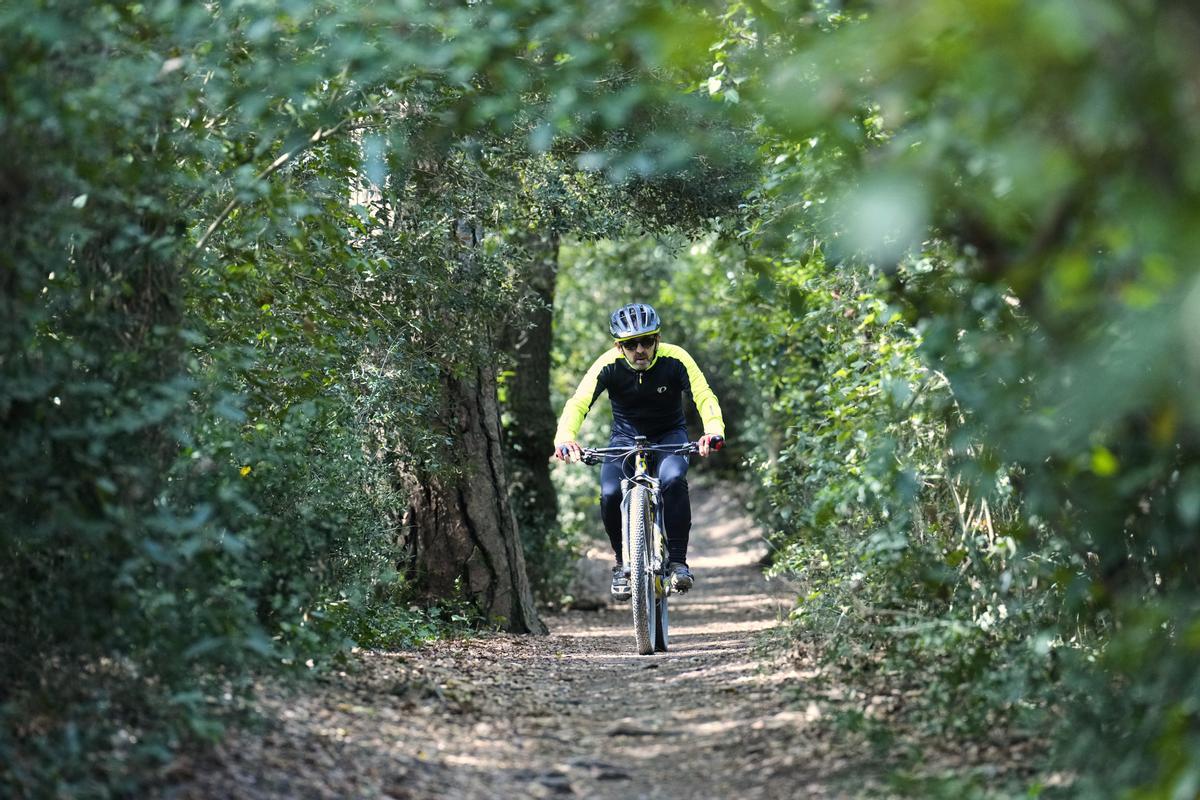Crecen los ciclistas que invaden los senderos de montaña Crecen los ciclistas que invaden los senderos de montaña