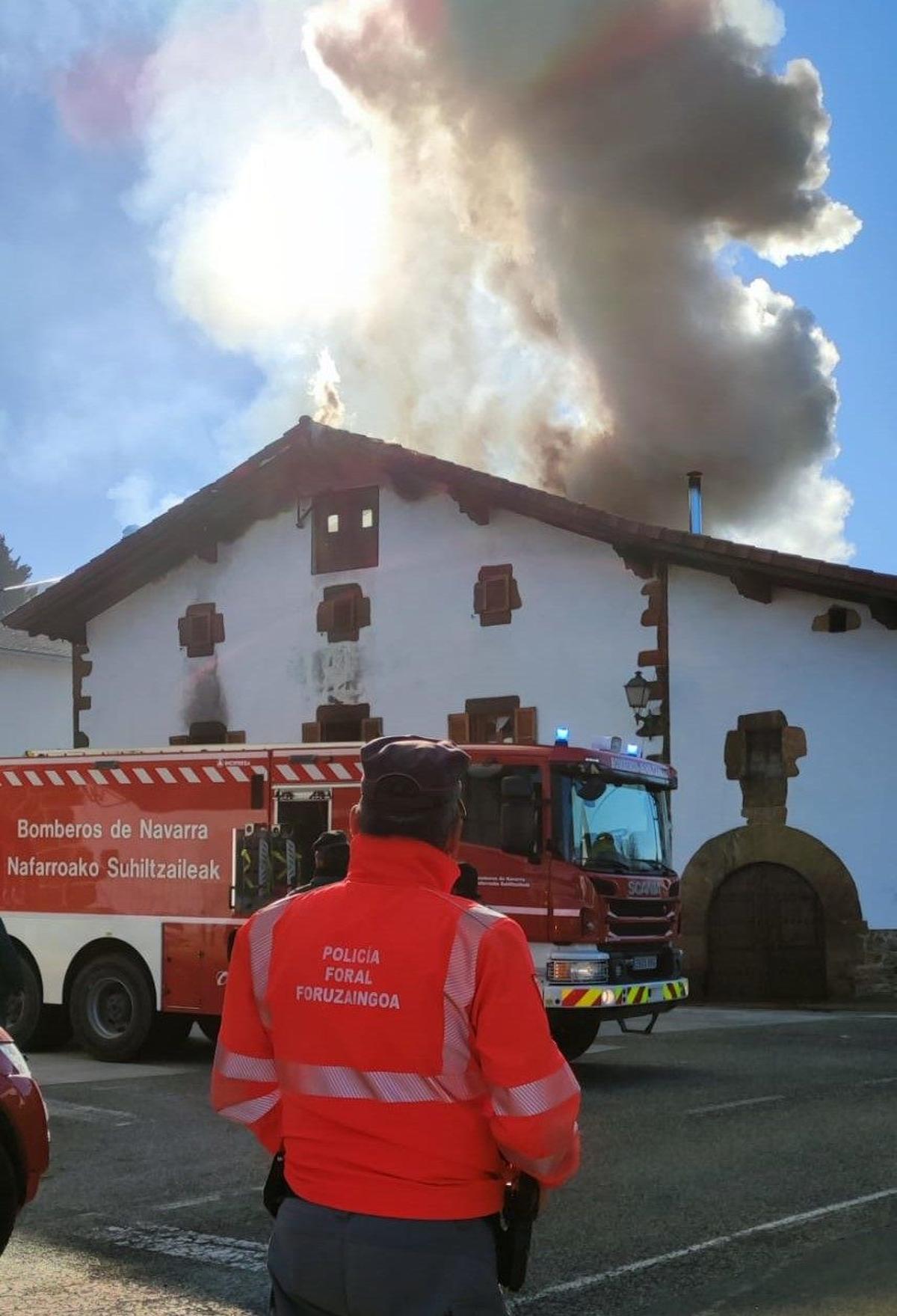 Fallece una mujer y otra resulta herida en el incendio de una casa en Navarra