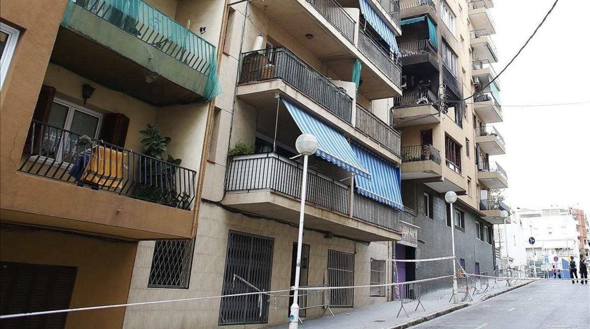 Edificio afectado por la explosión en Premià de Mar, este miércoles. Edificio afectado por la explosión en Premià de Mar, este miércoles.
