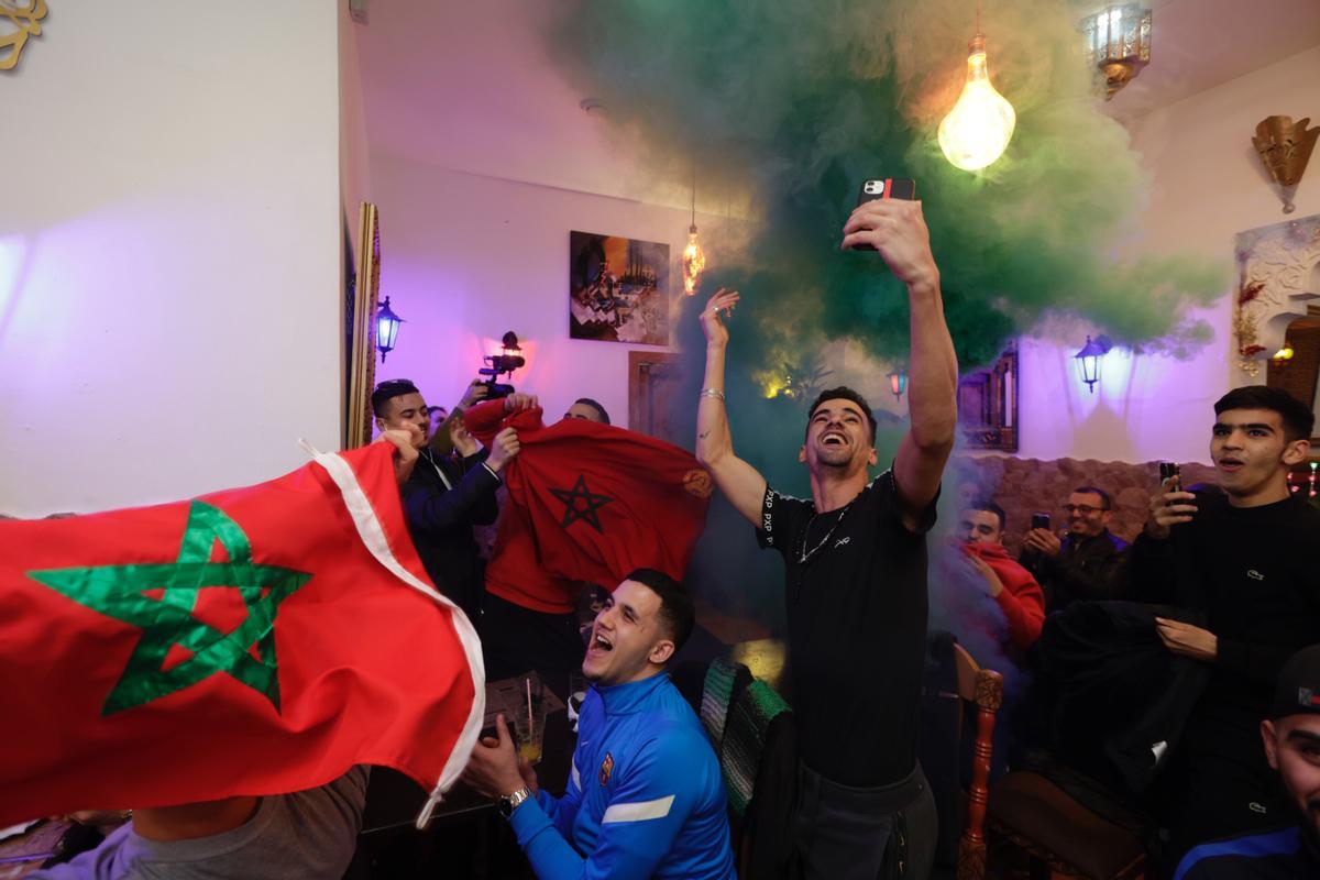 Les celebracions per la victòria del Marroc s’estenen per tot Catalunya