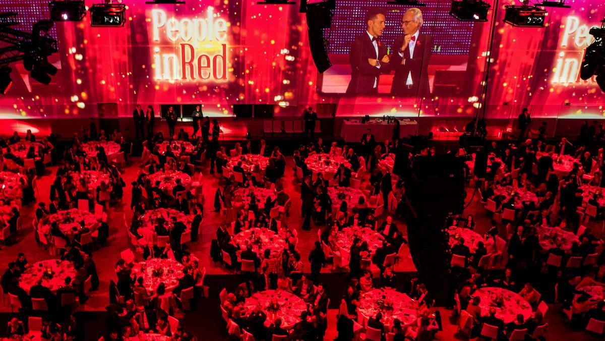 Torna la gala solidària People in Red, amb Joan Manuel Serrat, Sílvia Abril i Andreu Buenafuente Torna la gala solidària People in Red, amb Joan Manuel Serrat, Sílvia Abril i Andreu Buenafuente