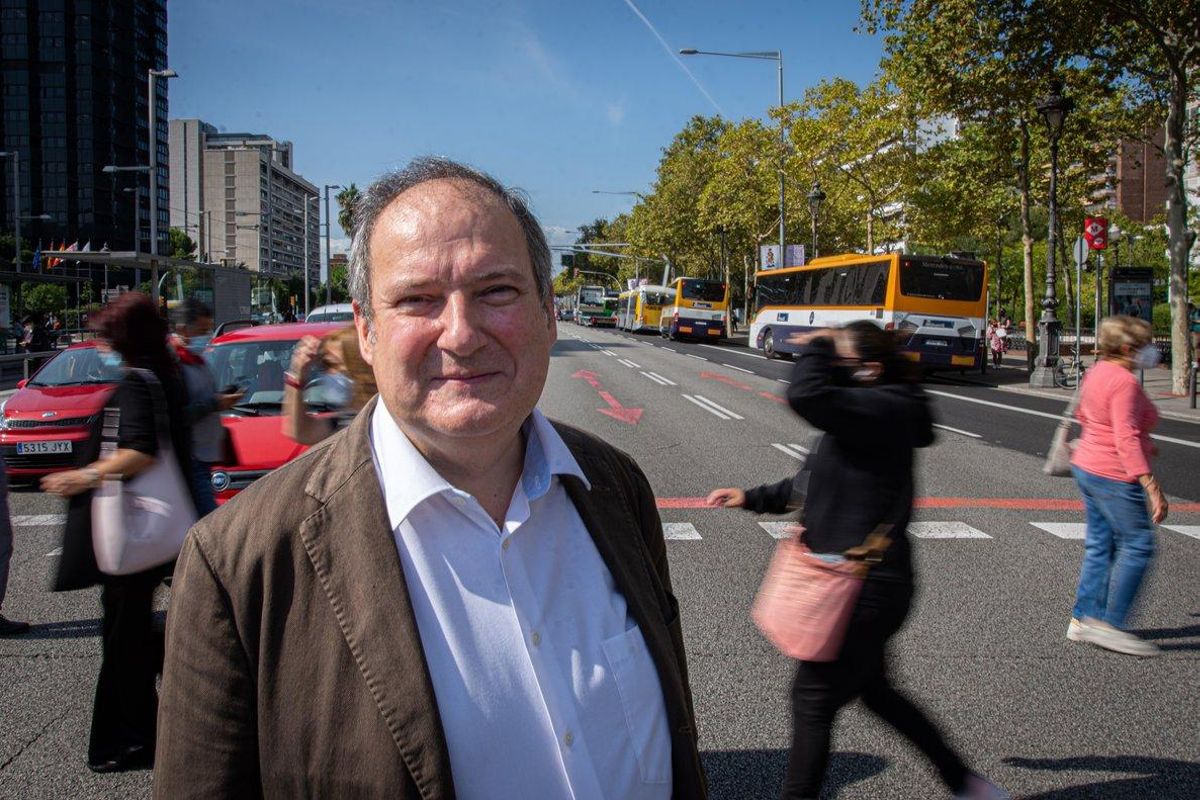 Jordi Hereu: «És hora que l'Ada Colau alcaldessa demani a l'Ada Colau activista que s'agafi unes vacances» Jordi Hereu: «És hora que l'Ada Colau alcaldessa demani a l'Ada Colau activista que s'agafi unes vacances»