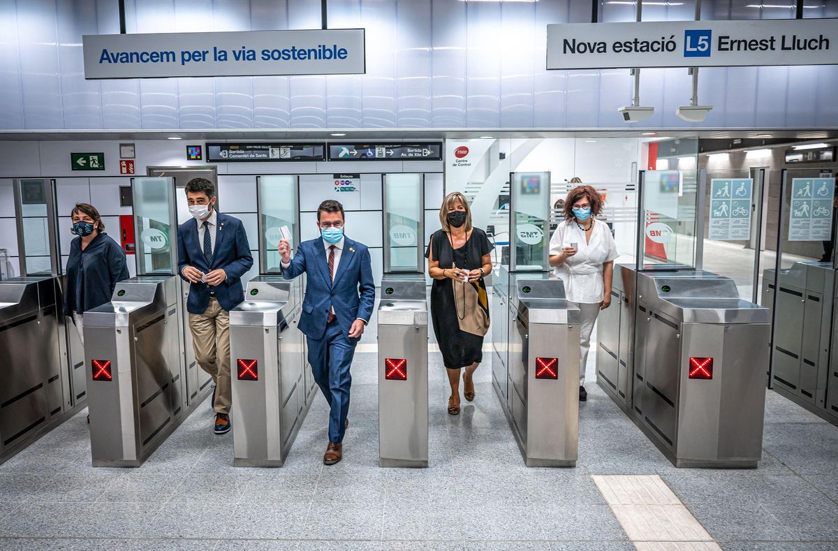 Alarcón, Puigneró, Aragonès, Marín y la hija de Lluch, este domingo en la nueva para de la L5 que lleva el nombre del exministro. Alarcón, Puigneró, Aragonès, Marín y la hija de Lluch, este domingo en la nueva para de la L5 que lleva el nombre del exministro.