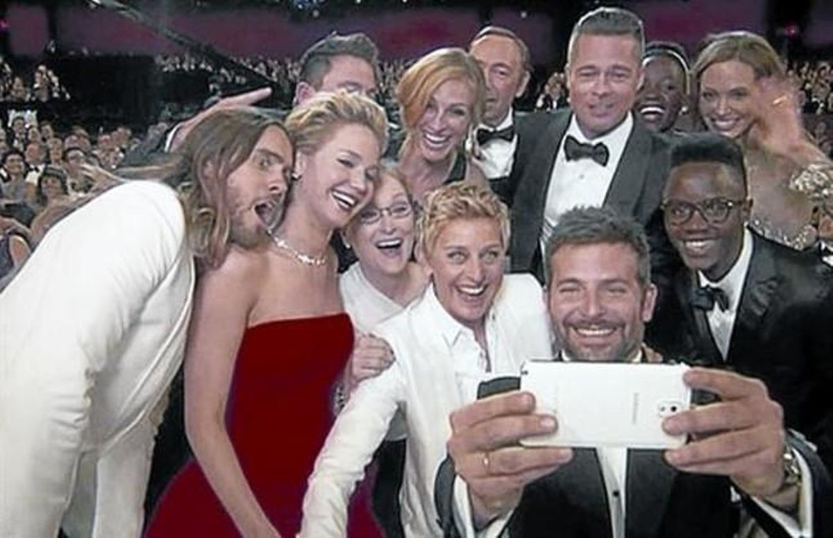 ’Selfie’ publicitario que tuiteó Ellen DeGeneres en los últimos Oscar. ’Selfie’ publicitario que tuiteó Ellen DeGeneres en los últimos Oscar.