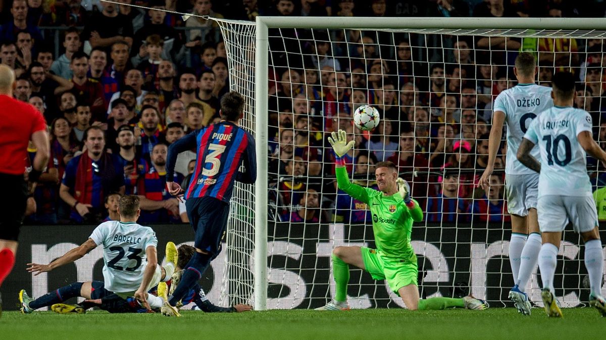 Les claus tàctiques del Barça-Inter: El doble error de Piqué va desencadenar el caos Les claus tàctiques del Barça-Inter: El doble error de Piqué va desencadenar el caos