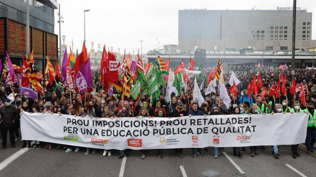 Empieza la manifestación de profesores en Barcelona en el segundo día de huelga.