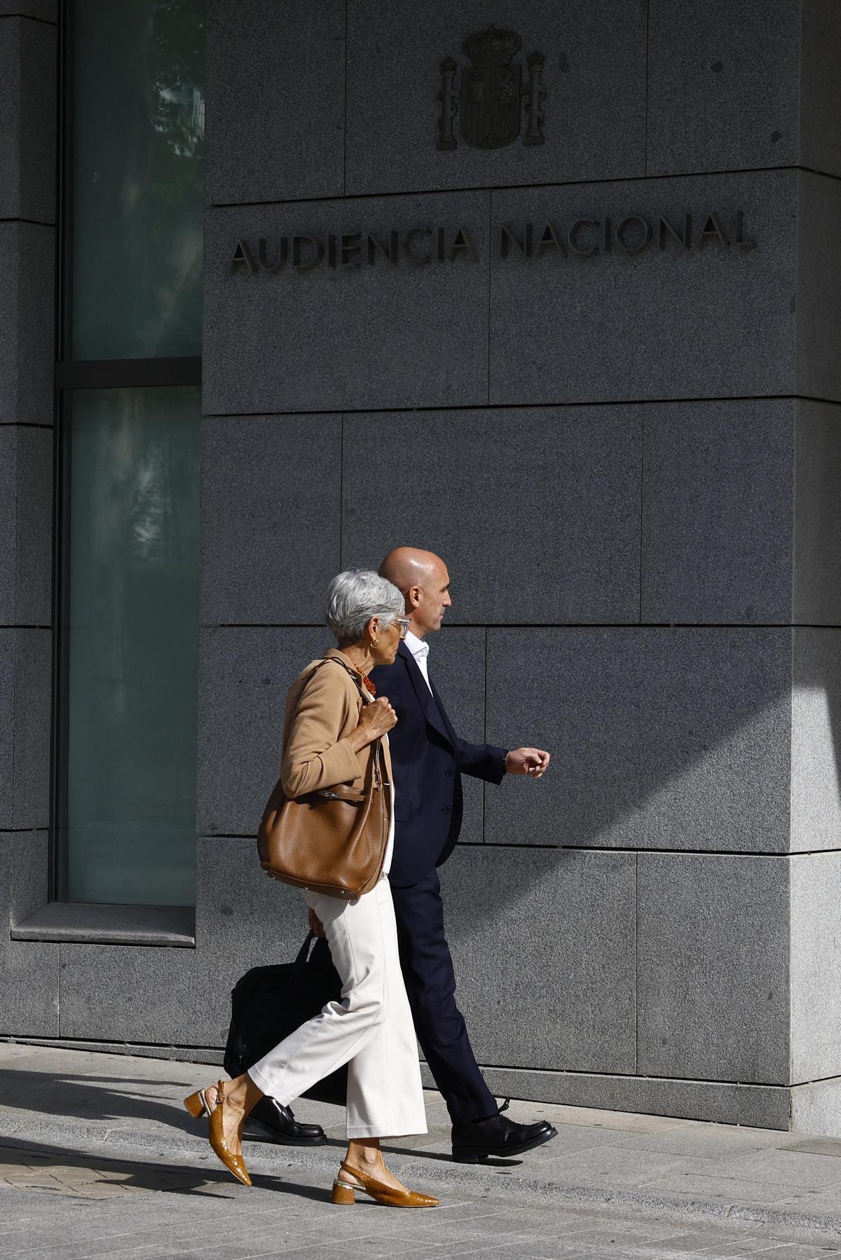 Luis Rubiales Declara En La Audiencia Nacional Por Su Beso No