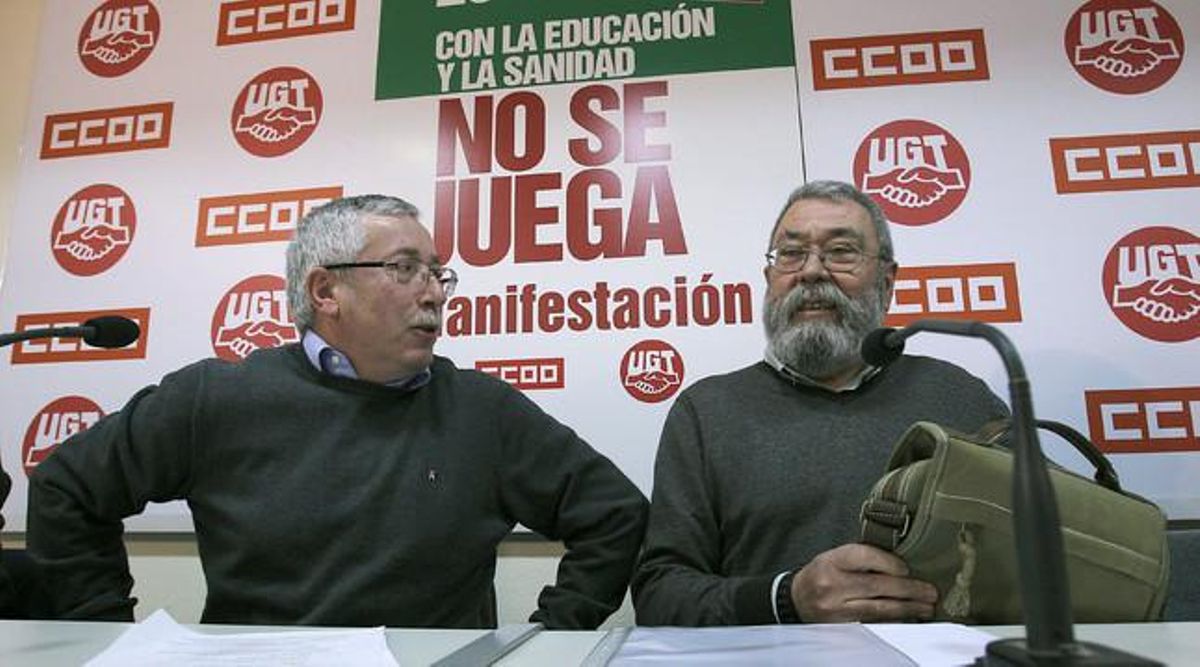 Los líderes de CCOO, Ignacio Fernández Toxo (izquierda) y de UGT, Cándido Méndez, en la rueda de prensa que han ofrecido este viernes. Los líderes de CCOO, Ignacio Fernández Toxo (izquierda) y de UGT, Cándido Méndez, en la rueda de prensa que han ofrecido este viernes.