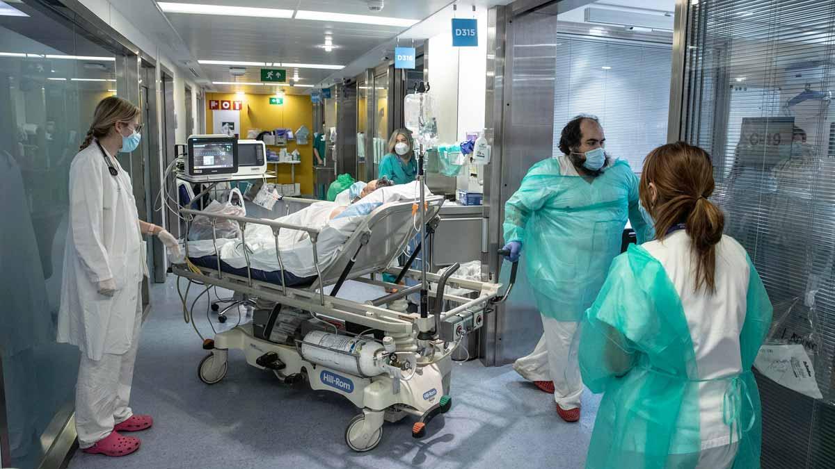 UCI para enfermos de Covid en el Hospital Vall d’Hebron de Barcelona. UCI para enfermos de Covid en el Hospital Vall d’Hebron de Barcelona.