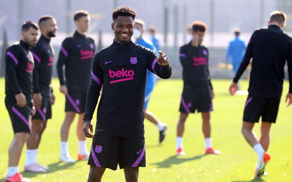 Ansu Fati, en el entrenamiento del Barça previo al duelo europeo con el Dinamo de Kiev. Ansu Fati, en el entrenamiento del Barça previo al duelo europeo con el Dinamo de Kiev.