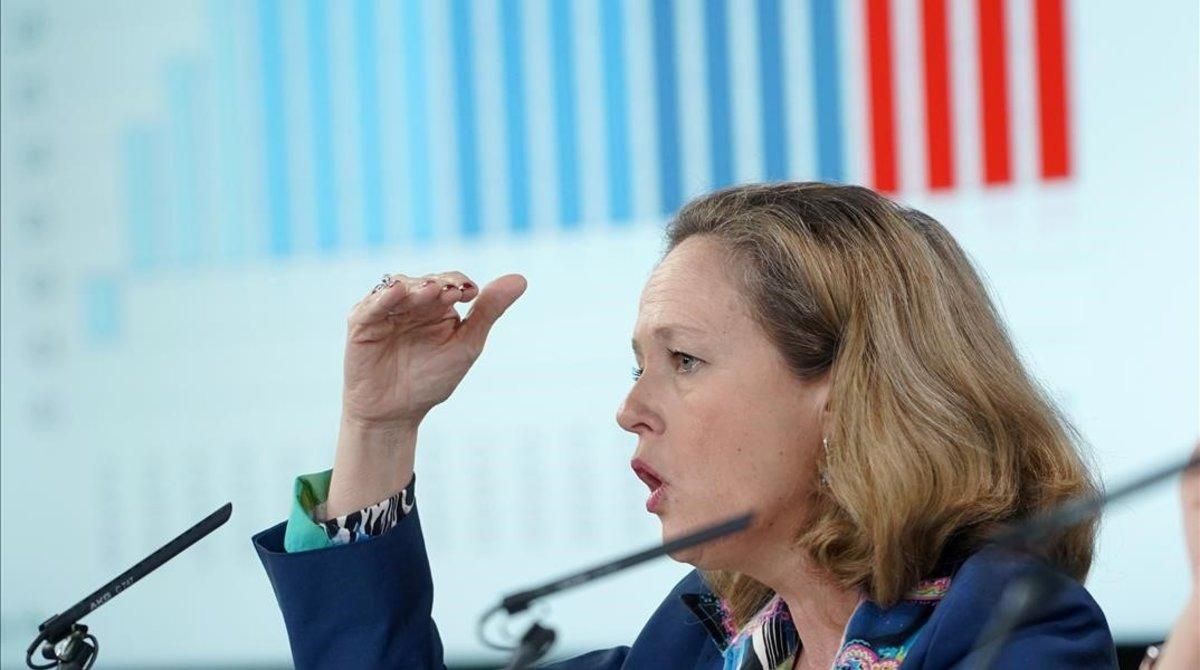 La ministra de Economía, Nadia Calviño, en una rueda de prensa tras una reunión del Consejo de Ministros, en marzo. La ministra de Economía, Nadia Calviño, en una rueda de prensa tras una reunión del Consejo de Ministros, en marzo.
