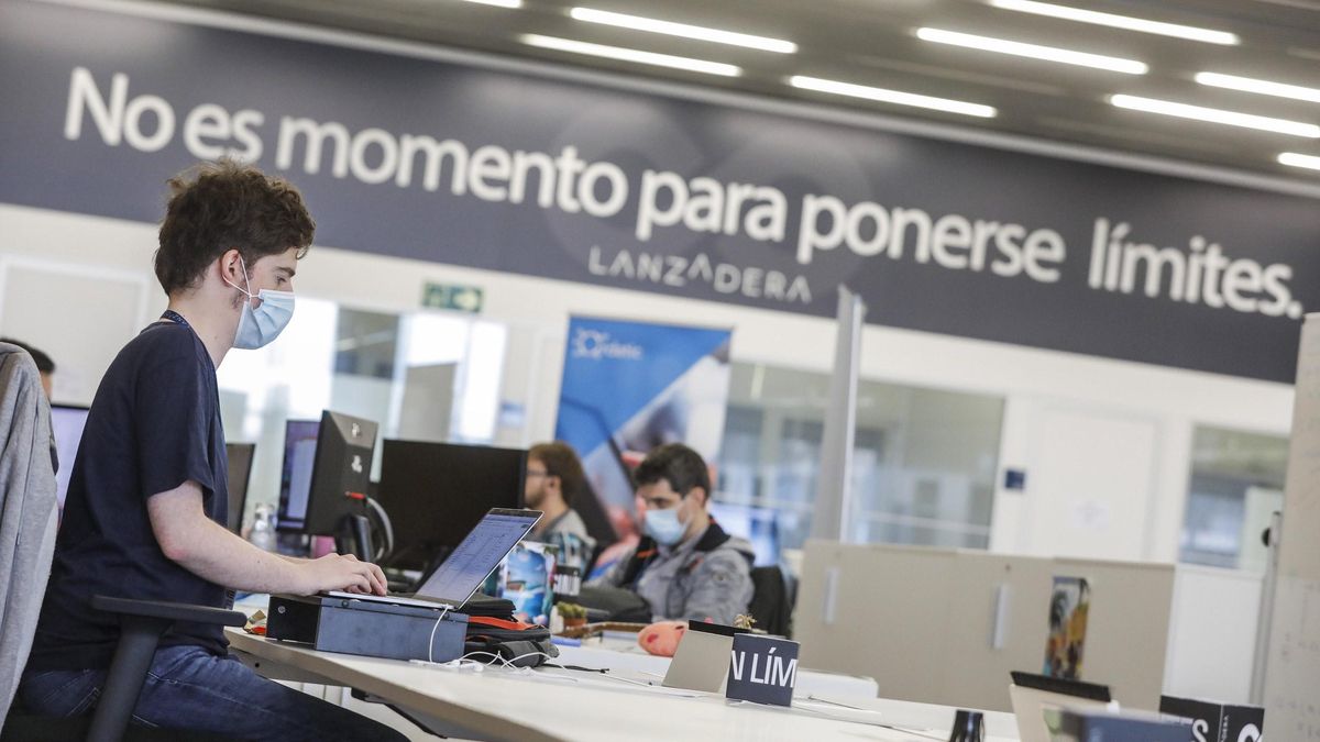 Equipo trabajando en Lanzadera (València). Equipo trabajando en Lanzadera (València).