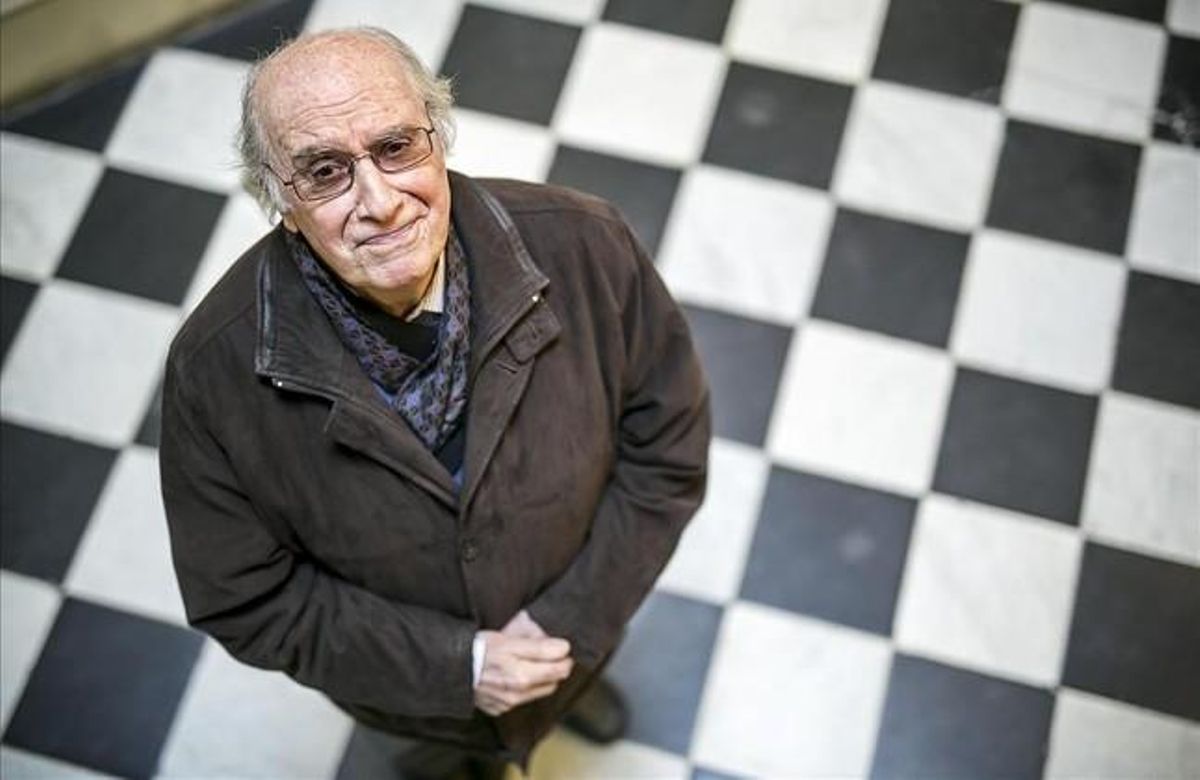 El filólogo Joan Veny, nuevo Premi d’Honor de les Lletres Catalanes, este lunes en la sede de Òmnium Cultural. El filólogo Joan Veny, nuevo Premi d’Honor de les Lletres Catalanes, este lunes en la sede de Òmnium Cultural.