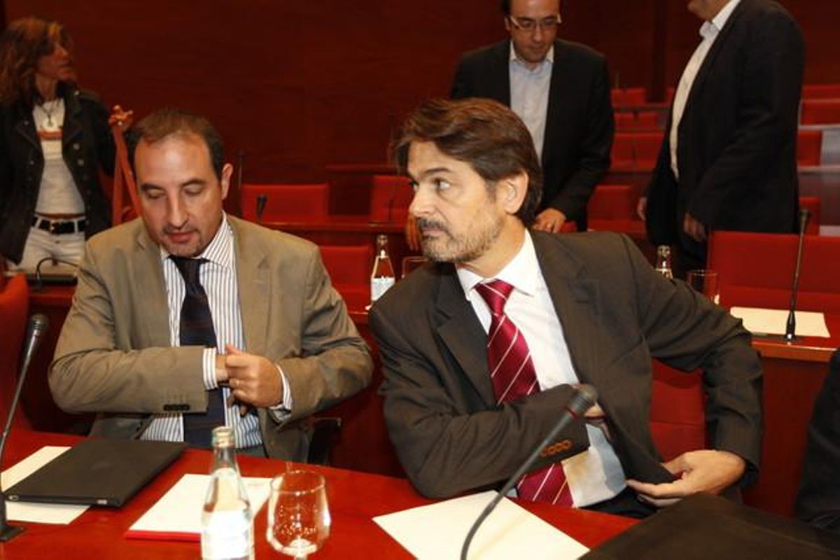 Oriol Pujol llega a dar explicaciones al Parlament por el ’caso Millet’. Oriol Pujol llega a dar explicaciones al Parlament por el ’caso Millet’.