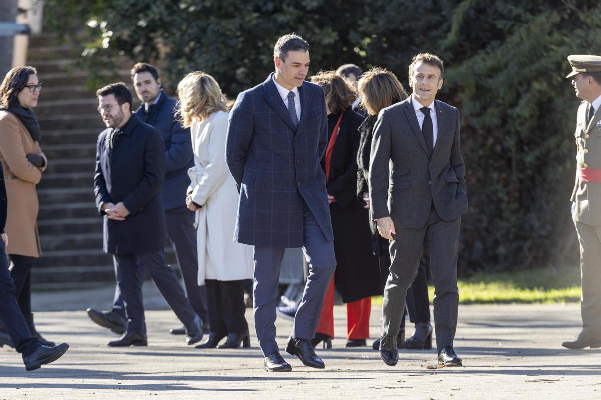 Pere Aragonès se marcha tras saludar a Emmanuel Macron y Pedro Sánchez, en la cumbre hispano-francesa de Barcelona.